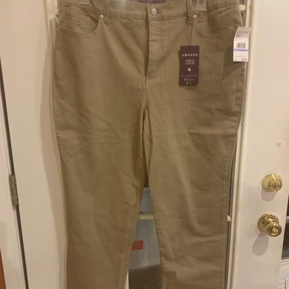 **NWT** Khaki GV Amanda jeans 18 short, tapered leg